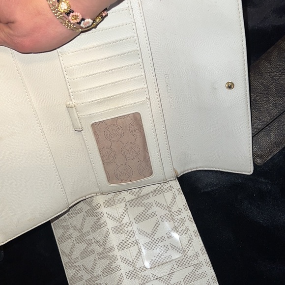 Michael Kors pre-loved wallet (Beige) - Picture 2 of 3